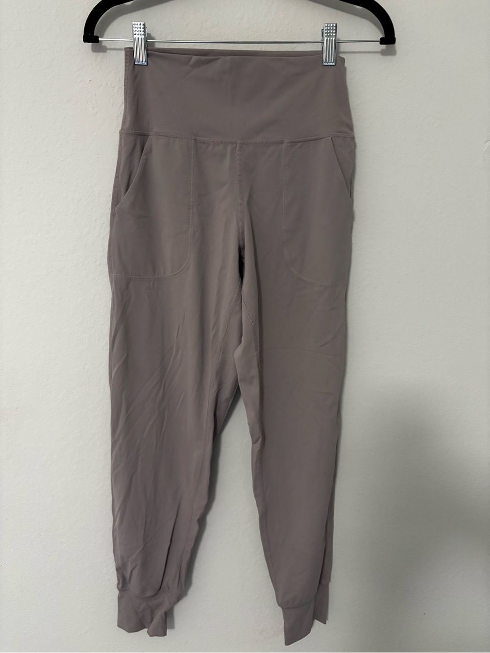 ColorfulKoala Taupe Jogger Leggings w/ Pockets, Size S
